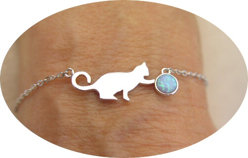 cat-ball-bracelet2.jpg